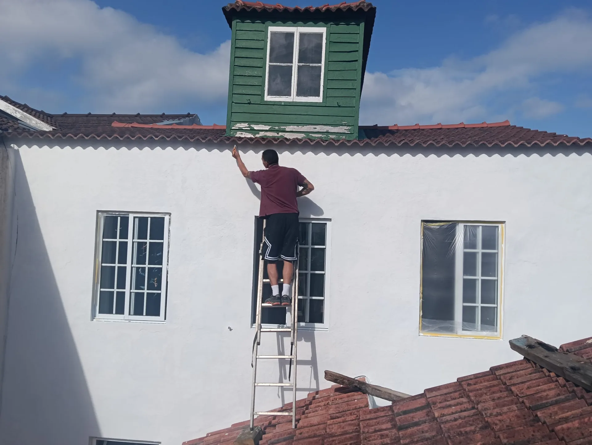 Pintura de paredes no Faial